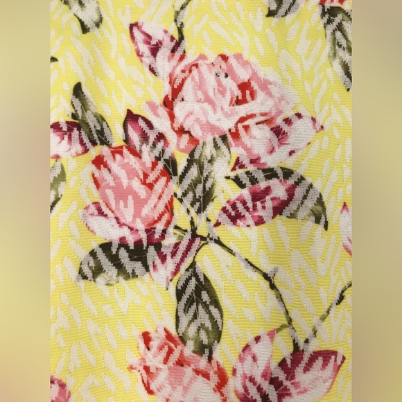 Colorful Floral Textured Pencil Skirt - Picture 5 of 11